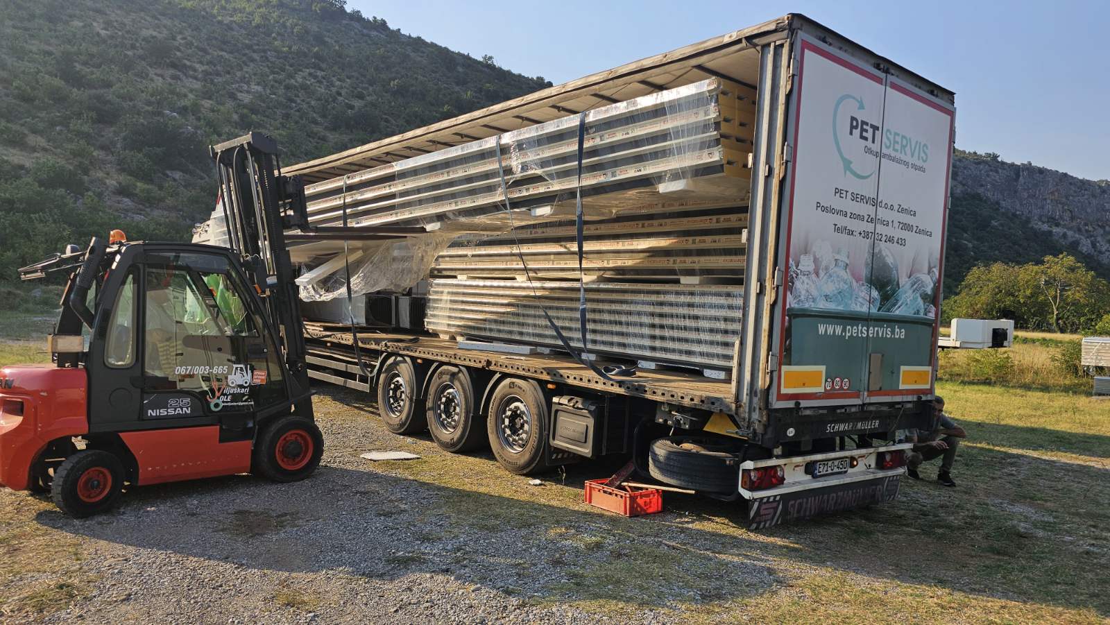 Utovar i istovar viljuškarom, iznajmljivanje viljuškara, platforme – Podgorica, Budva, Tivat, Bar, Kotor, Herceg Novi – Crna Gora1232134